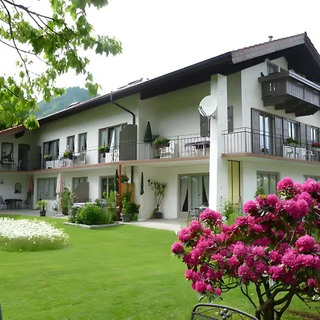 Daire Gaestehaus Wolfgang Chiemsee -1- *